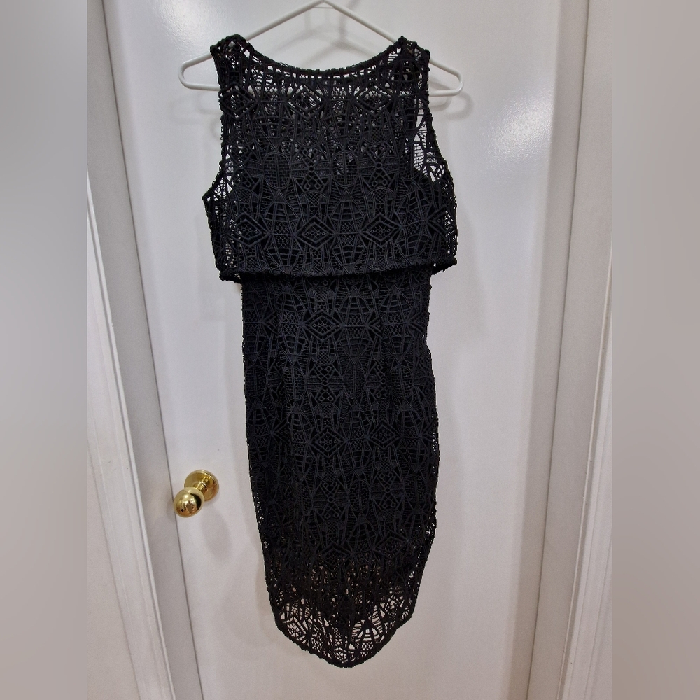RW&CO. Black Sleeveless Sheath Midi Dress